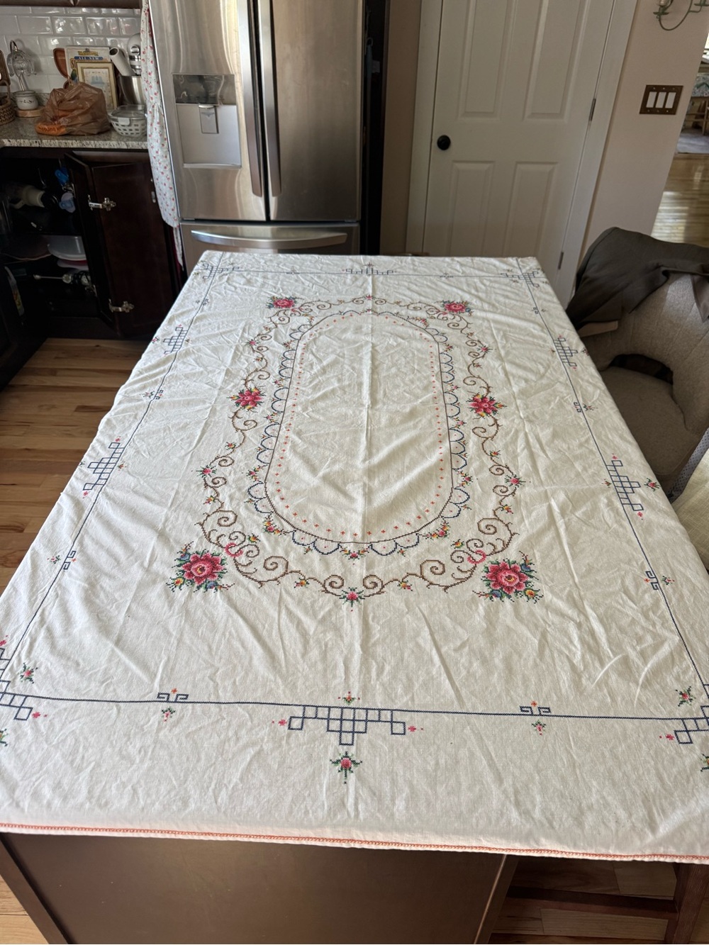 Embroidered Floral Cotton Tablecloth in White and Pink